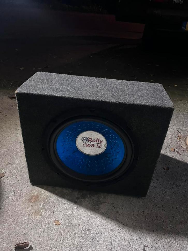 Subwoofer + Versterker, Auto diversen, Autospeakers, Zo goed als nieuw, Ophalen