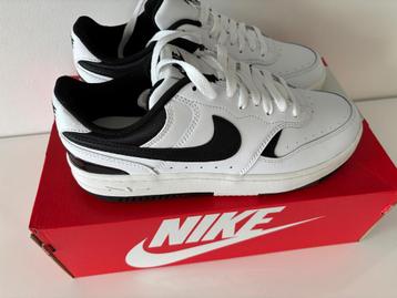 Schoenen Nike nieuw Maat 39 beschikbaar voor biedingen