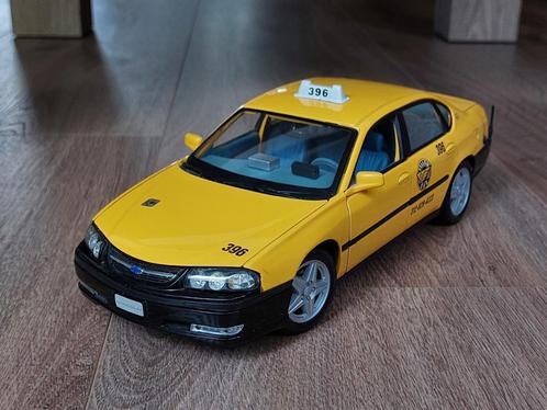 Chevrolet Impala Yellow Cab (2000) | Geel | 1:18 | Maisto, Hobby en Vrije tijd, Modelauto's | 1:18, Gebruikt, Auto, Maisto, Ophalen of Verzenden