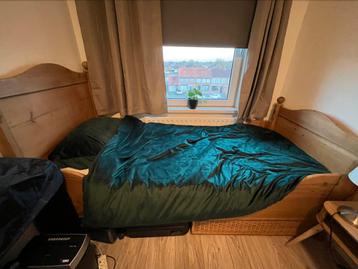 Antiek bed beschikbaar voor biedingen