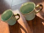 Set van 2 keramische mokken – groen met gouden rand, Huis en Inrichting, Ophalen, Keramiek, Zo goed als nieuw, Overige stijlen