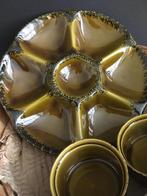 Mand met compleet vintage goudgroen Gien oester servies, Verzenden