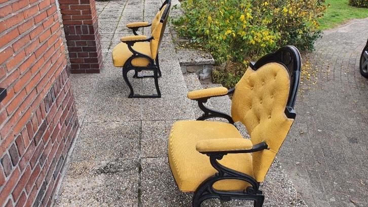 Twee Antieken Theater klapstoelen uit 1900 met Gietijzeren, Huis en Inrichting, Stoelen, Zo goed als nieuw, Twee, Metaal, Stof