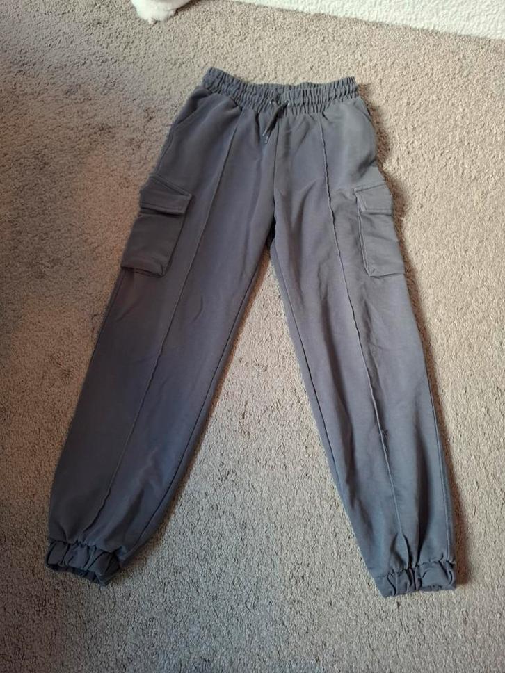 Grijze joggingbroek met zakken maat 158/164, Kinderen en Baby's, Kinderkleding | Maat 158, Zo goed als nieuw, Meisje, Broek, Ophalen of Verzenden