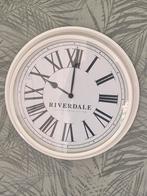 Mooie Riverdale wandklok 50 cm, Huis en Inrichting, Woonaccessoires | Klokken, Ophalen, Zo goed als nieuw