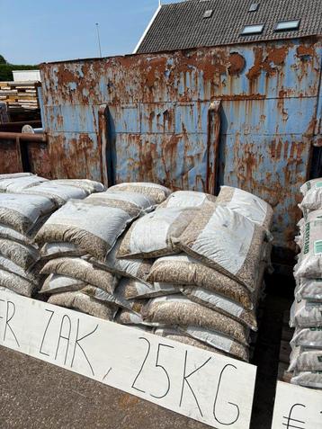 UITVERKOOP ZAND EN GRIND ZAKKEN beschikbaar voor biedingen