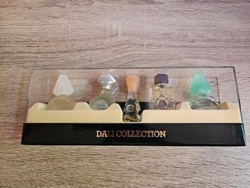 Dali collection - 5 unieke miniatuurflesjes parfum in houder beschikbaar voor biedingen