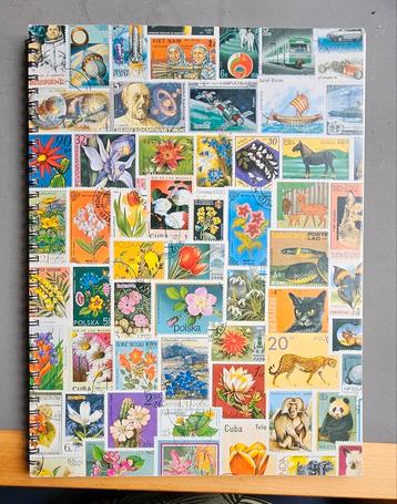 Postzegelalbum met diverse zegels beschikbaar voor biedingen