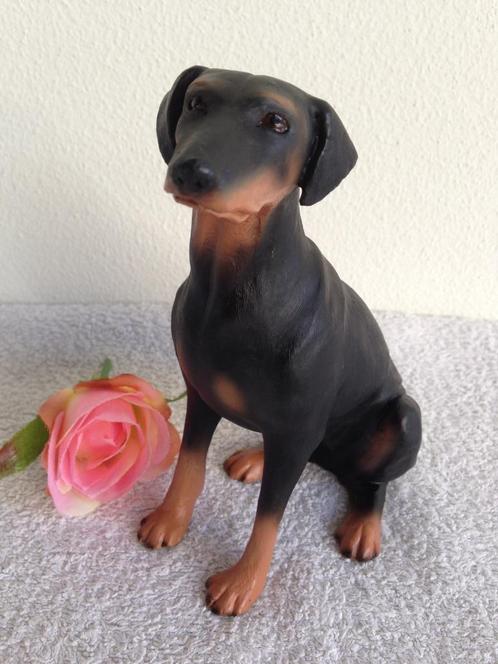 🐾Hondenbeeldje Dobermann, gemerkt Leonardo Hoogte 15 cm., Verzamelen, Beelden en Beeldjes, Zo goed als nieuw, Dier, Ophalen of Verzenden