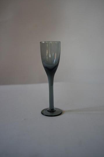 Schnaps- en likeurglas - Design Gunnel Sahlin - grijs glas beschikbaar voor biedingen