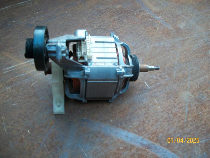 oude defecte motoren ovens oud ijzer enz gratis gezocht, Doe-het-zelf en Verbouw, Metalen, Gebruikt, Ophalen