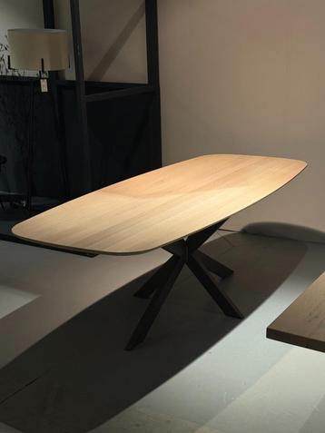 deens ovale tafel 240x100cm met stalen poot  beschikbaar voor biedingen