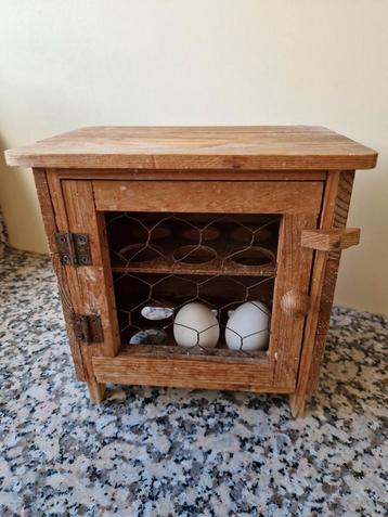 Vintage Eierkastje - Landelijke Keuken Decoratie beschikbaar voor biedingen