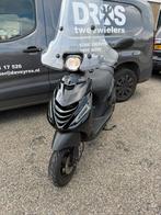 Piaggio zip 2018 BROM 4t3v E4 EERSTE EIGENAAR zwart GARANTIE, Maximaal 45 km/u, Zip, Ophalen of Verzenden, Zo goed als nieuw