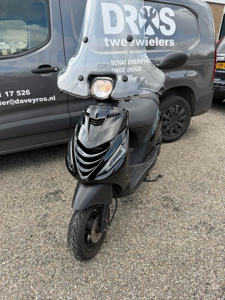 Piaggio zip 2018 BROM 4t3v E4 EERSTE EIGENAAR zwart GARANTIE, Fietsen en Brommers, Scooters | Piaggio, Zo goed als nieuw, Zip