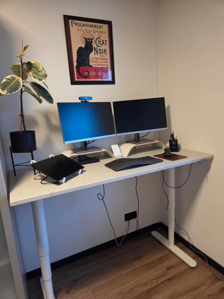 Elektrisch zit sta bureau IKEA 'bekant', Huis en Inrichting, Bureaus, Elektrisch, Ophalen