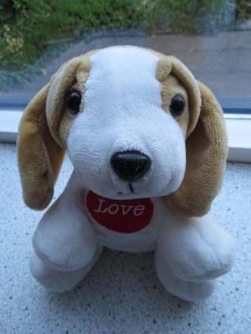 Hond merk B.S.V. Volendam LOVE meet ca 26 cm van kruin tot beschikbaar voor biedingen