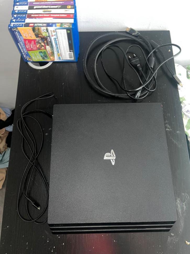 Playstation 4 pro 1TB met doos, Spelcomputers en Games, Spelcomputers | Sony PlayStation 4, Zo goed als nieuw, Pro, 1 TB, Met 2 controllers