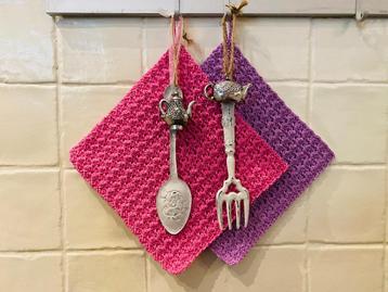 Handmade set pannenlappen roze paars gehaakt/haken/nieuw   beschikbaar voor biedingen