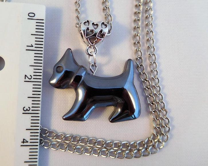 Hematiet hondje met hartjes bail (F88923), Sieraden, Tassen en Uiterlijk, Kettinghangers, Nieuw, Met edelsteen, Ophalen of Verzenden