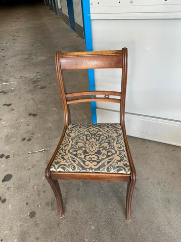 Houten eetkamerstoelen beschikbaar voor biedingen