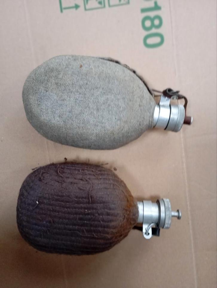 WWII Duitse/Hongaarse Veldflessen - Wehrmacht M31/M37/M44, Verzamelen, Militaria | Algemeen, Overige soorten, Overige typen, Duitsland