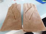 Dames handschoenen van suede gevoerd maat m, Maat 38/40 (M), Ophalen of Verzenden, Zo goed als nieuw, Handschoenen