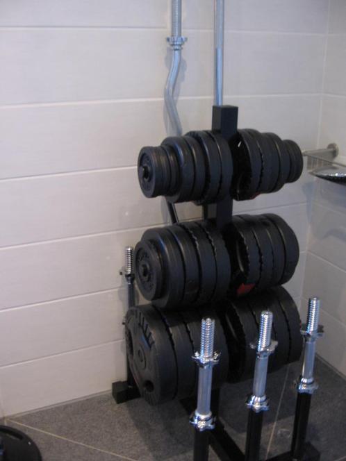Halterschijven met opbergrek en diverse stangen, Sport en Fitness, Fitnessmaterialen, Zo goed als nieuw, Halterschijven, Ophalen