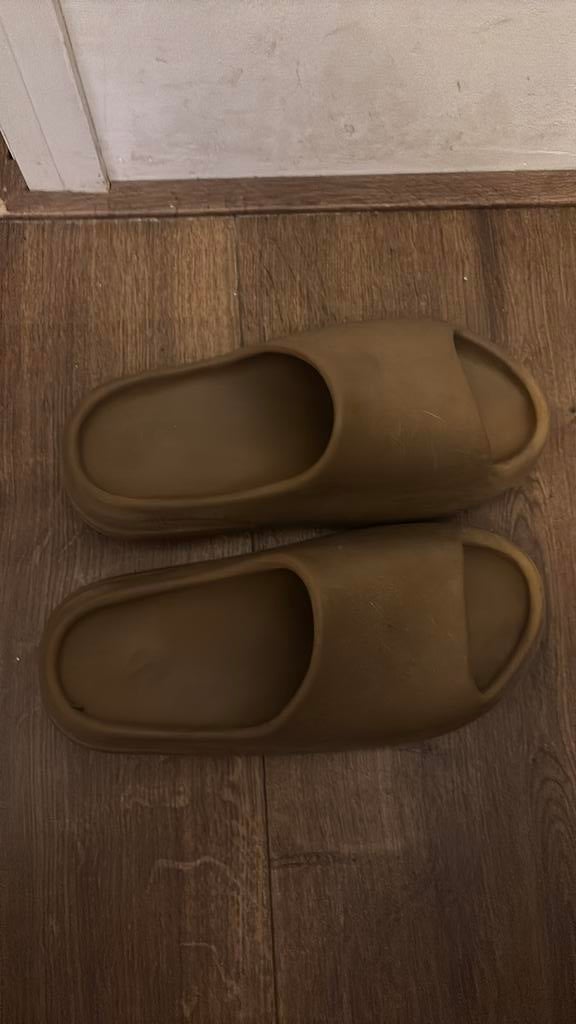 Yeezy slides maat 40 ochre, Kleding | Heren, Schoenen, Ophalen of Verzenden
