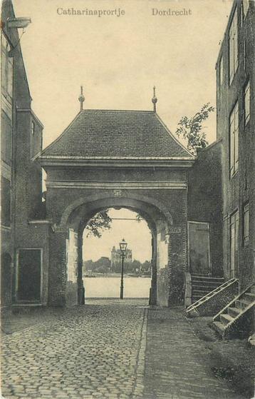 (701-044-025) Dordrecht Catharinapoortje beschikbaar voor biedingen