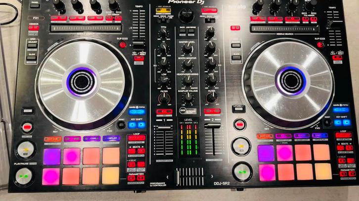 Pioneer DDJ-SR2 DJ Controller + Decksaver + Tas + Adapter, Muziek en Instrumenten, Dj-sets en Draaitafels, Zo goed als nieuw, Dj-set