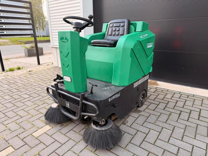 Jungwille JW1202 zit veegmachine gebruikt, Tuin en Terras, Veegmachines, Zo goed als nieuw, Ophalen