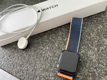 Apple Watch SE 2020 44mm spacegrijs beschikbaar voor biedingen