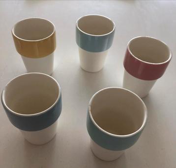 5 Pastel Melkbekers Royal Sphinx beschikbaar voor biedingen