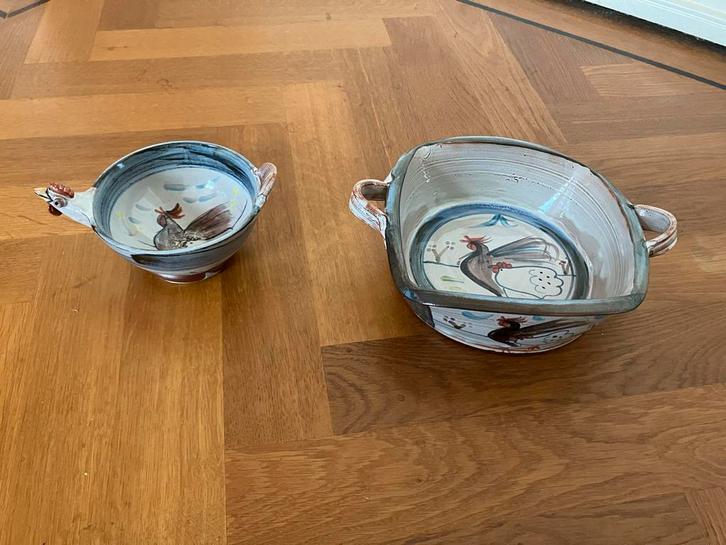 Twee keramieken schaaltjes met haan en kip, Antiek en Kunst, Antiek | Keramiek en Aardewerk, Ophalen of Verzenden