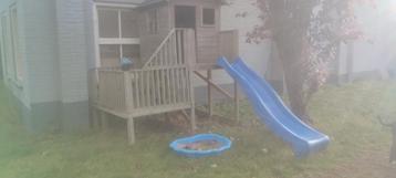 Houten Speelhuis met Glijbaan - Gratis Afhalen! beschikbaar voor biedingen