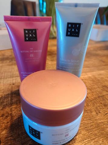 Rituals scrub 2 x tube en 1 x pot.nieuw