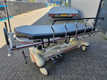 STRYKER IC bed, 1x rolstoel, 4x brancard beschikbaar voor biedingen