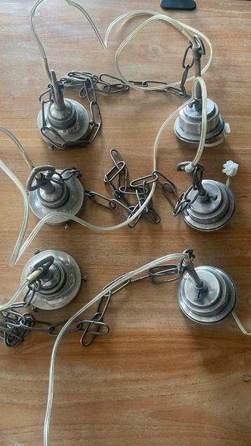 6 antieke hanglampen beschikbaar voor biedingen