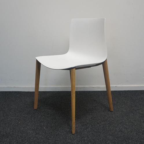 Arper Catifa 46 Stoelen | Design stoelen | Hout | Wit, Huis en Inrichting, Stoelen, Gebruikt, Vijf, Zes of meer stoelen, Hout