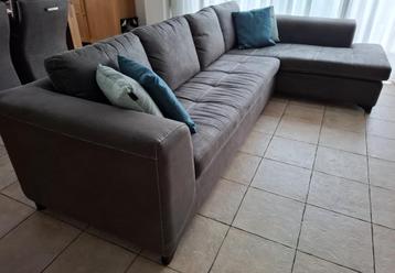 Loungebank 4 zitplaatsen beschikbaar voor biedingen