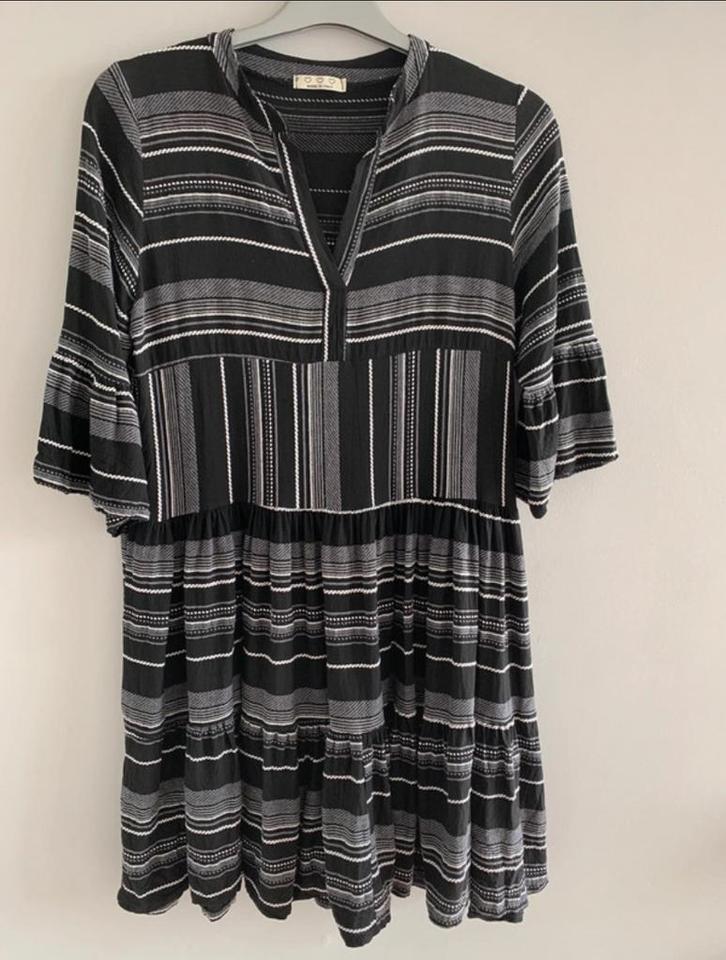 Zwart-wit gestreepte jurkje, Kleding | Dames, Jurken, Zo goed als nieuw, Maat 38/40 (M), Zwart, Boven de knie, Ophalen of Verzenden
