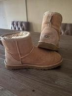 Zgan originele beige Ugg mini mt 38, UGG, Beige, Lage of Enkellaarzen, Ophalen of Verzenden