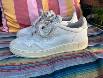 Autry sneakers maat 44 100 meter gedragen beschikbaar voor biedingen
