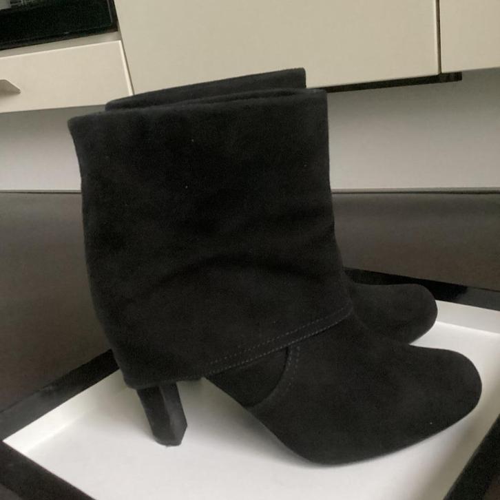 Unisa suède leren enkellaarsjes maat 36, Kleding | Dames, Schoenen, Zo goed als nieuw, Lage of Enkellaarzen, Zwart, Ophalen