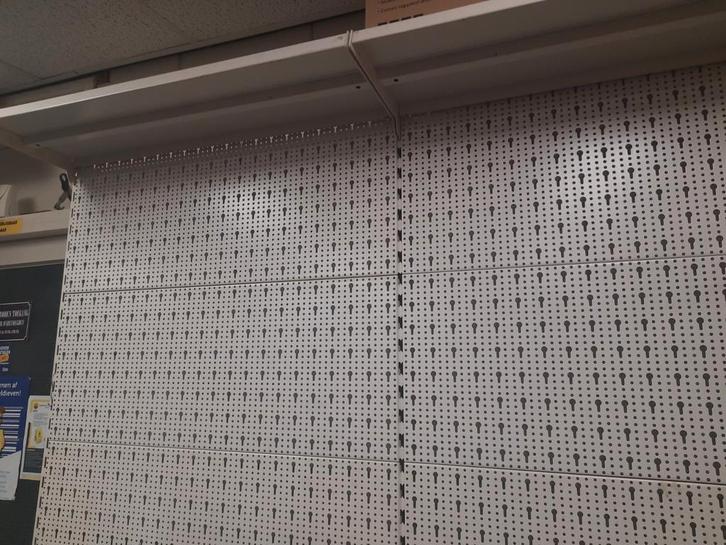 4 meter wandstelling met gaatjesboord, Huis en Inrichting, Kasten | Stellingkasten, Ophalen