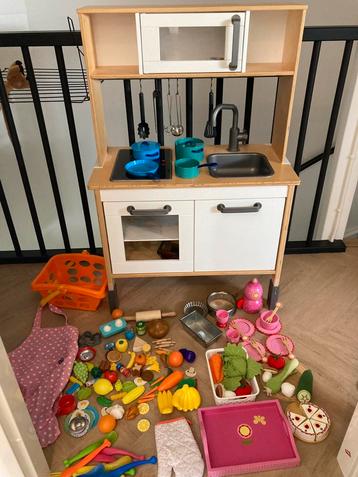 Ikea speelkeuken Duktig met veel accessoires beschikbaar voor biedingen