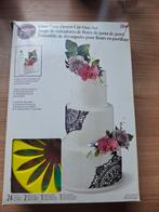 Verschillende fondant uitstekers en taarten boeken., Hobby en Vrije tijd, Taarten en Cupcakes maken, Ophalen of Verzenden, Zo goed als nieuw