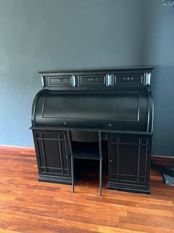 Secretaire beschikbaar voor biedingen