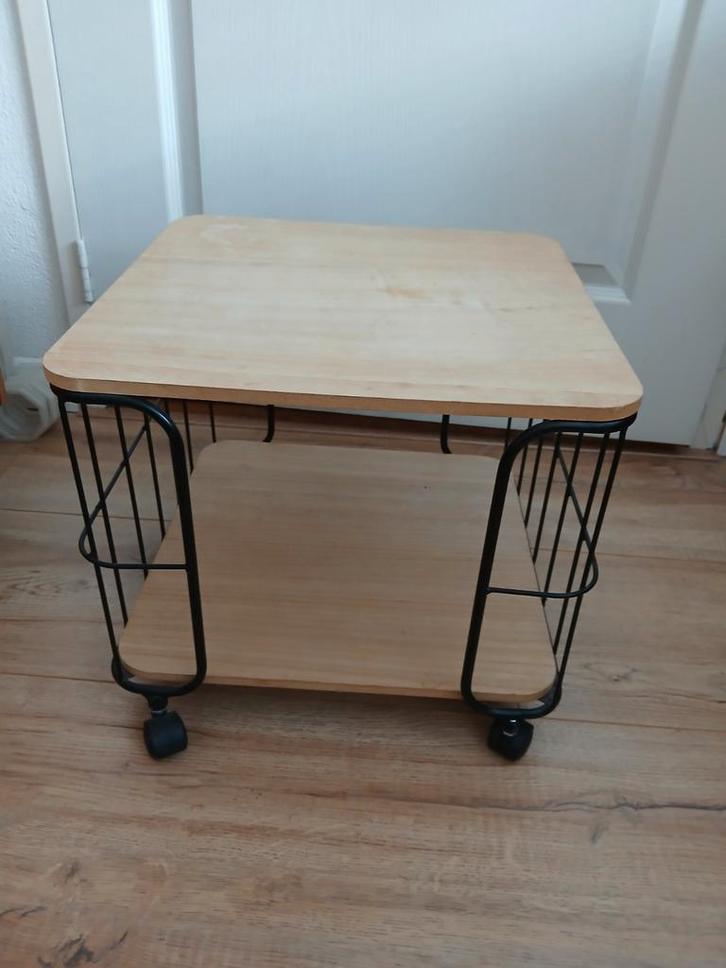 Bijzet Tafeltje., Huis en Inrichting, Tafels | Bijzettafels, Zo goed als nieuw, Rechthoekig, Minder dan 45 cm, Minder dan 55 cm